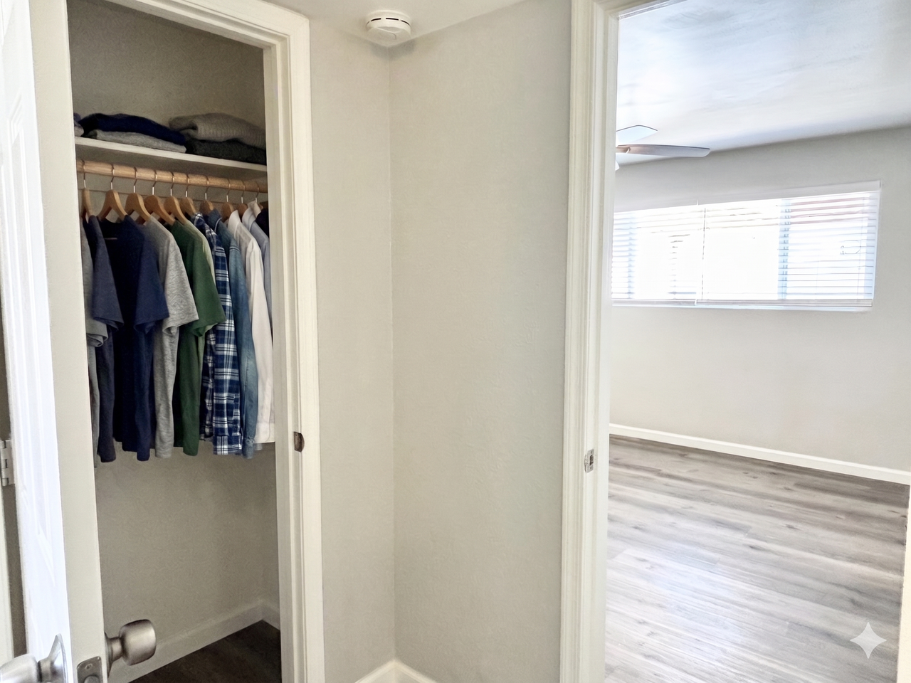 412 N 17th Dr #4 - Photo 5 of 37