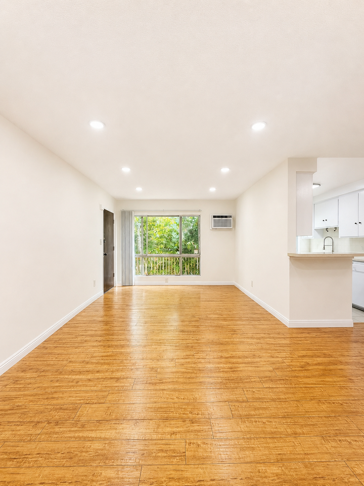 1044 N Curson Ave #3 - Photo 3 of 11