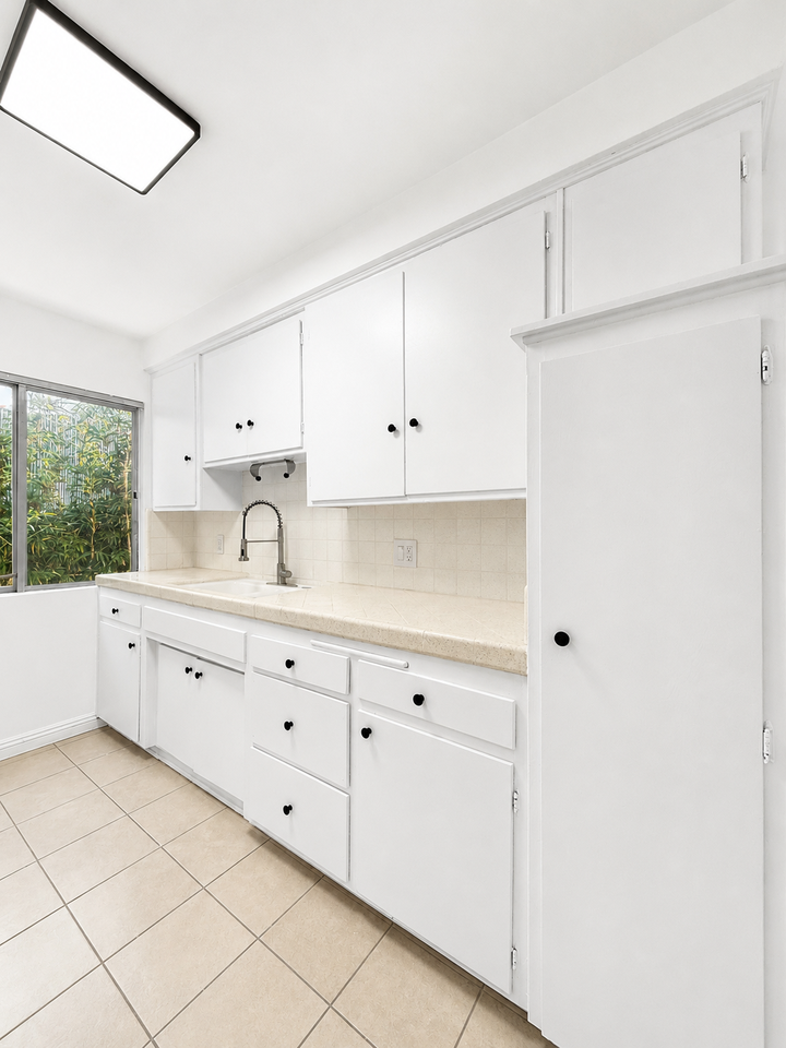 1044 N Curson Ave #3 - Photo 6 of 11