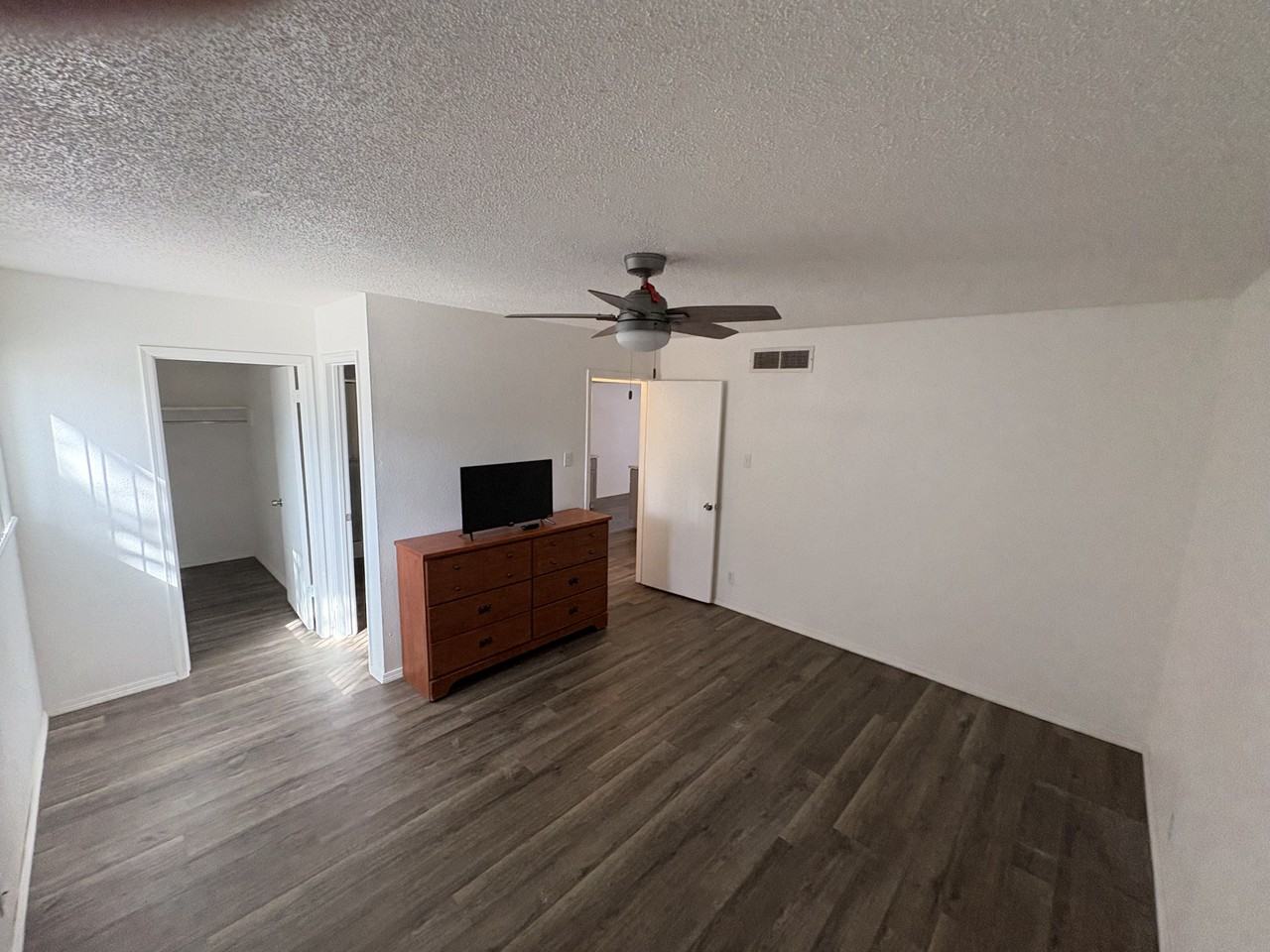 4711 Country Club Ln Nw #C3 - Photo 2 of 12