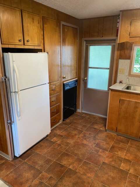 301 18th St #NA - Photo 2 of 5