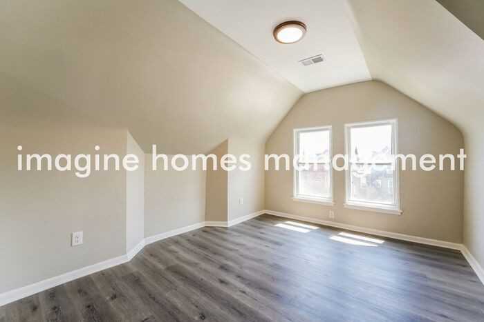 241 Amber St #3 - Photo 4 of 16