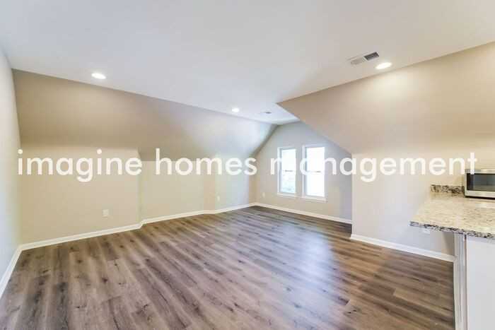 241 Amber St #3 - Photo 6 of 16