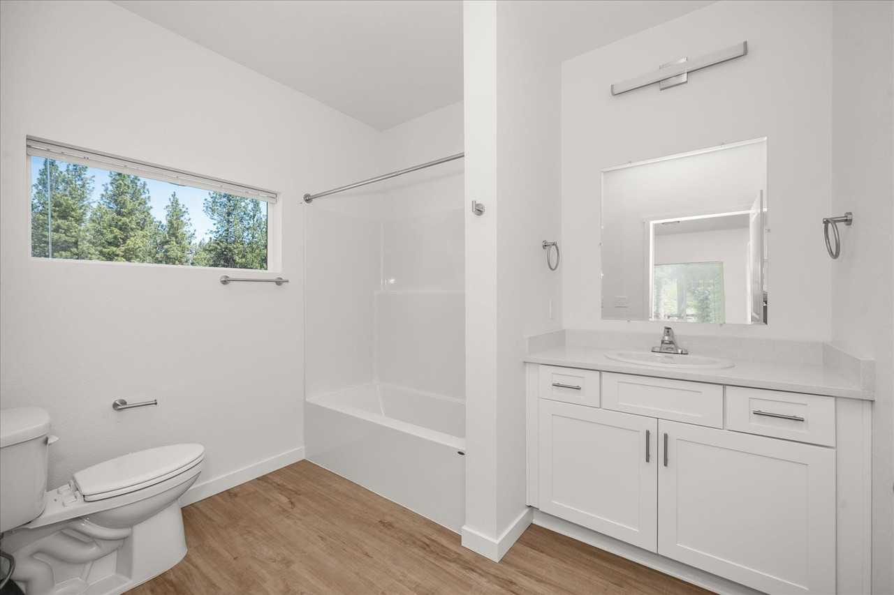 505 E Hawthorne Rd #302 - Photo 7 of 28