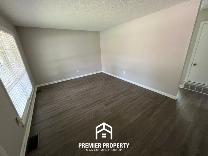 4977 Knight Arnold Rd - Photo 3 of 20