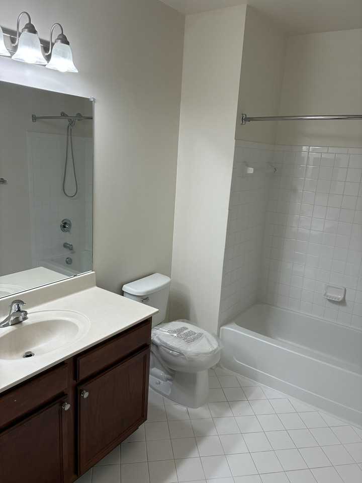 2405 Highpoint View Ct #303 - Photo 4 of 6