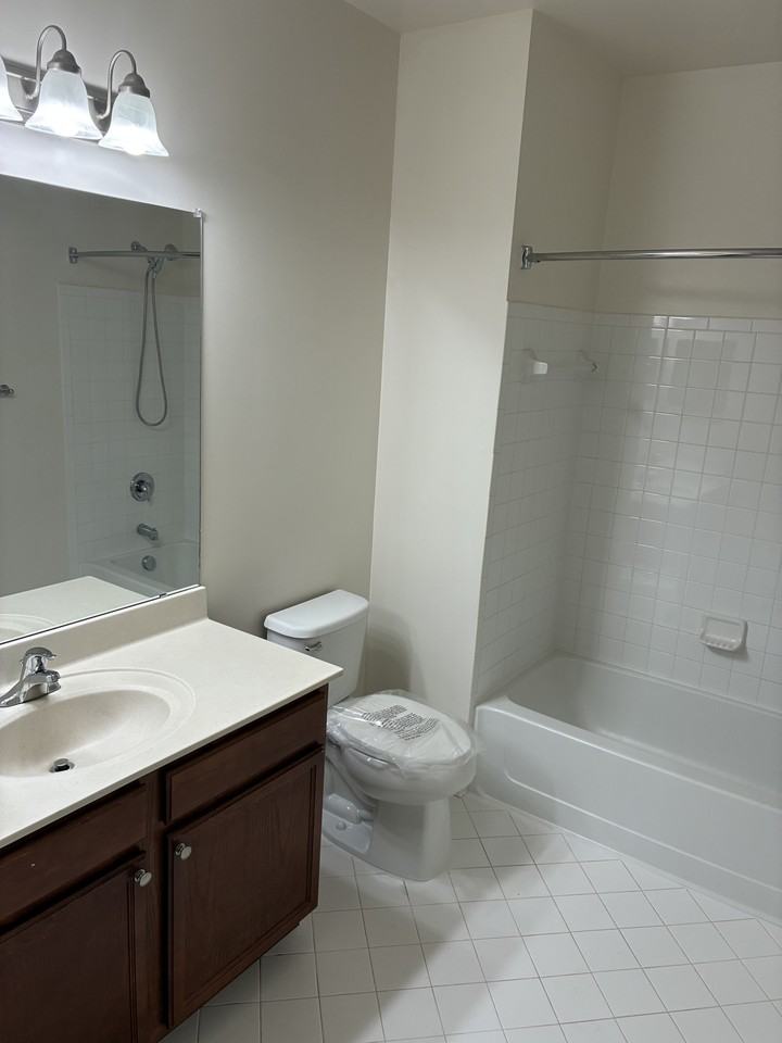 2401 Highpoint View Ct #403 - Photo 5 of 6