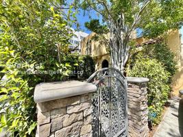 featured image of 132 N Crescent Heights Blvd