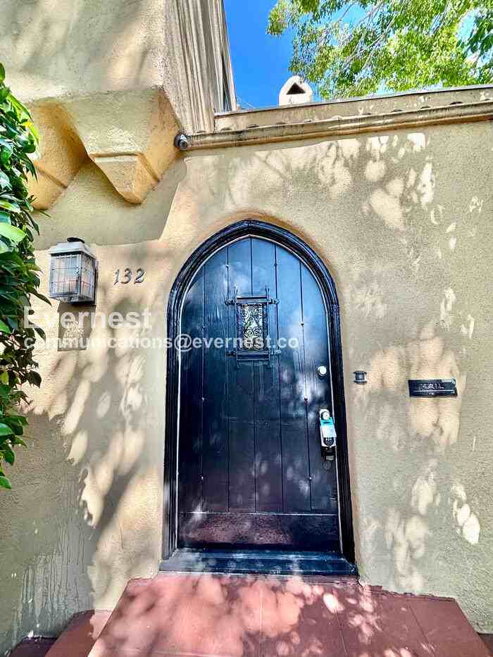 132 N Crescent Heights Blvd - Photo 3 of 36