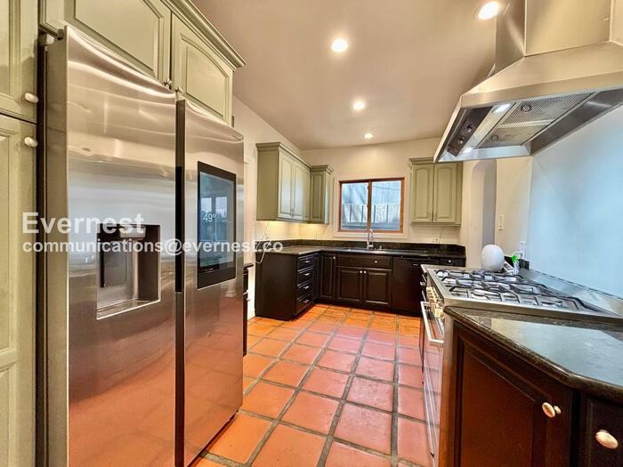 132 N Crescent Heights Blvd - Photo 4 of 36