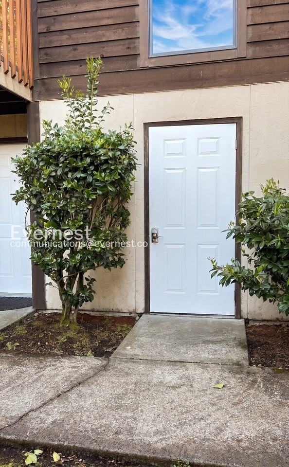 1033 Sw 148th St #3 - Photo 3 of 18