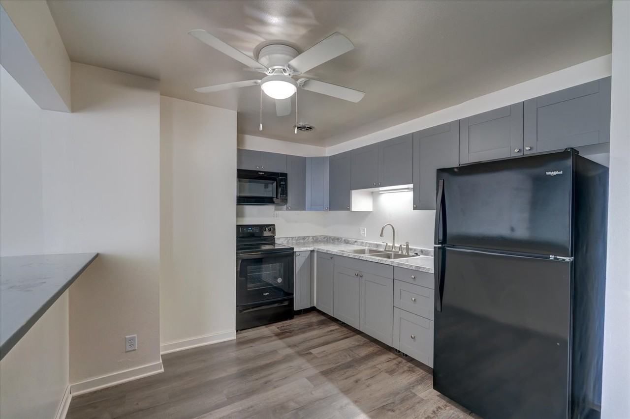 1906 Lake Point Dr #3 - Photo 4 of 16