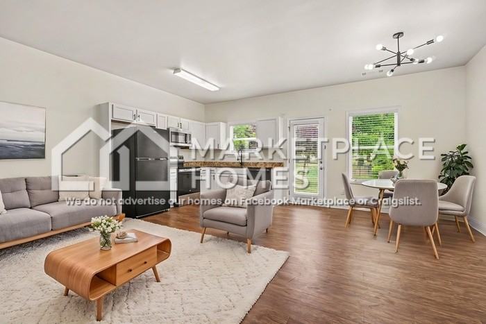 835 Johnson St - Photo 5 of 25