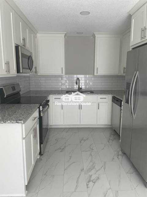 6909 Floyd St - Photo 4 of 11