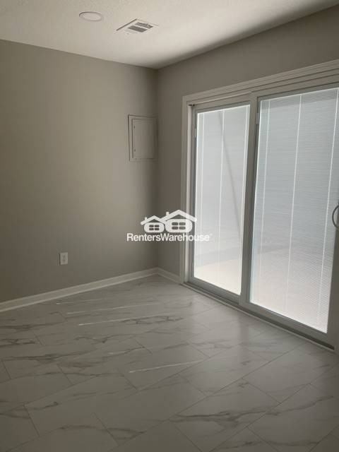 6909 Floyd St - Photo 5 of 11