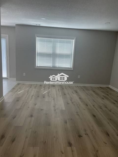 6909 Floyd St - Photo 6 of 11