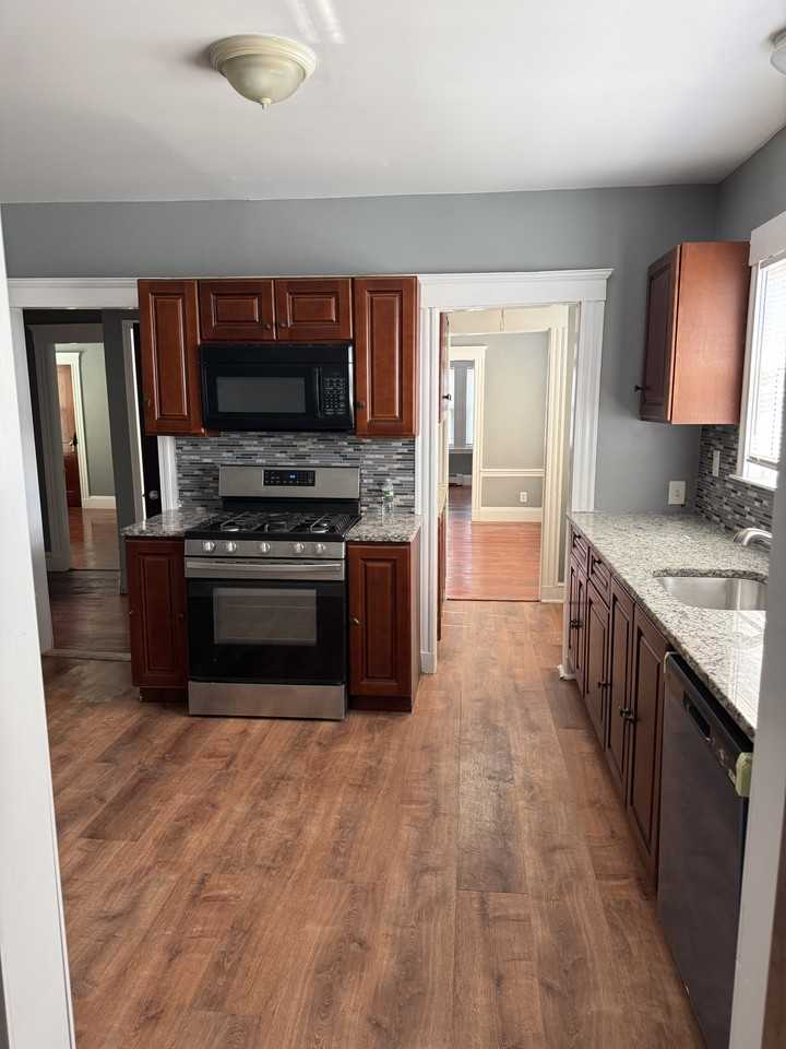 26 Arlington St #2 - Photo 5 of 8