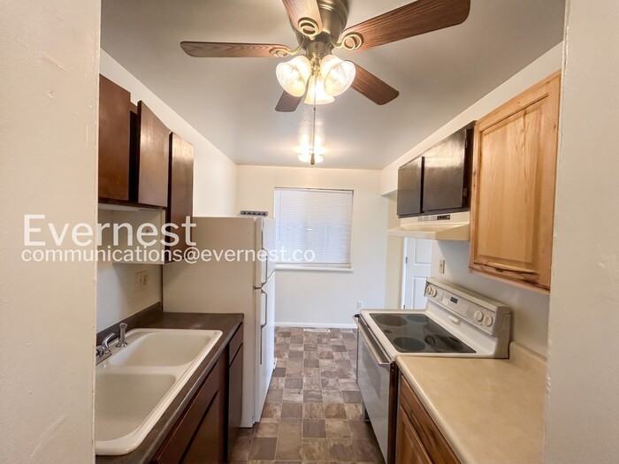 956 W Moreno Ave - Photo 3 of 10