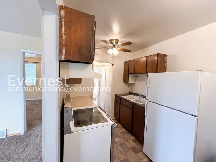956 W Moreno Ave - Photo 4 of 10