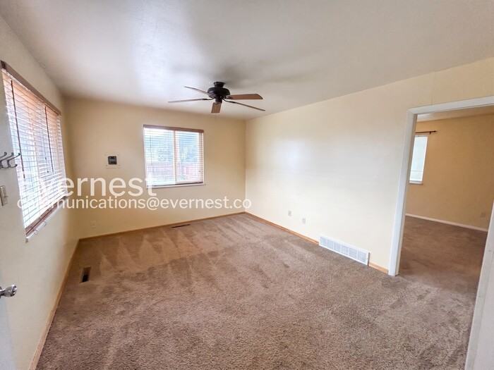 956 W Moreno Ave - Photo 5 of 10