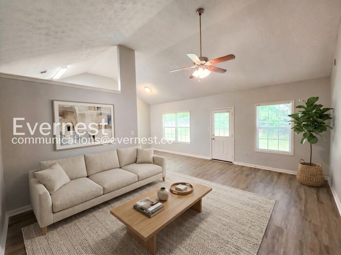 319 Bridgeport Ln - Photo 3 of 24