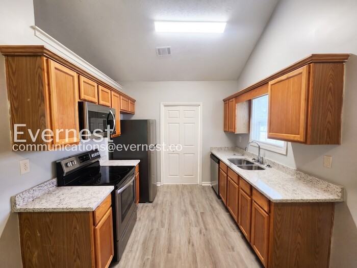 319 Bridgeport Ln - Photo 5 of 24