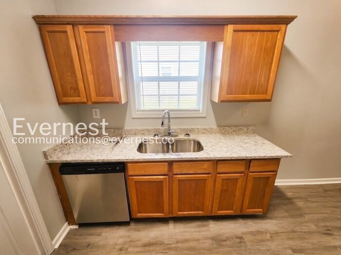 319 Bridgeport Ln - Photo 7 of 24
