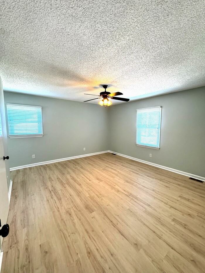 114 Meadow Wood Dr - Photo 5 of 15