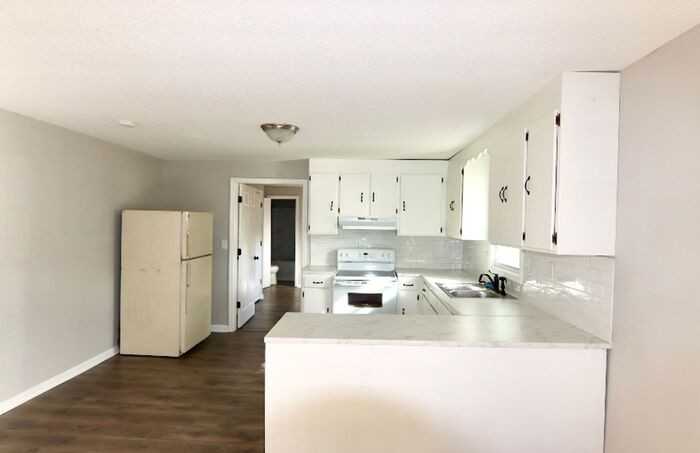 714 Broad St - Photo 4 of 8