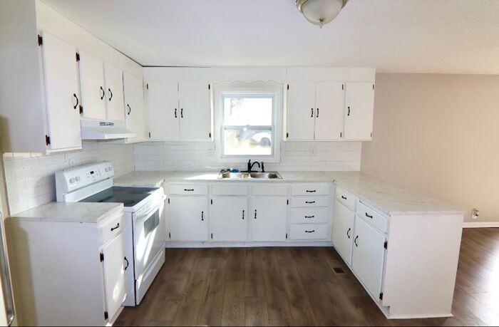 714 Broad St - Photo 5 of 8