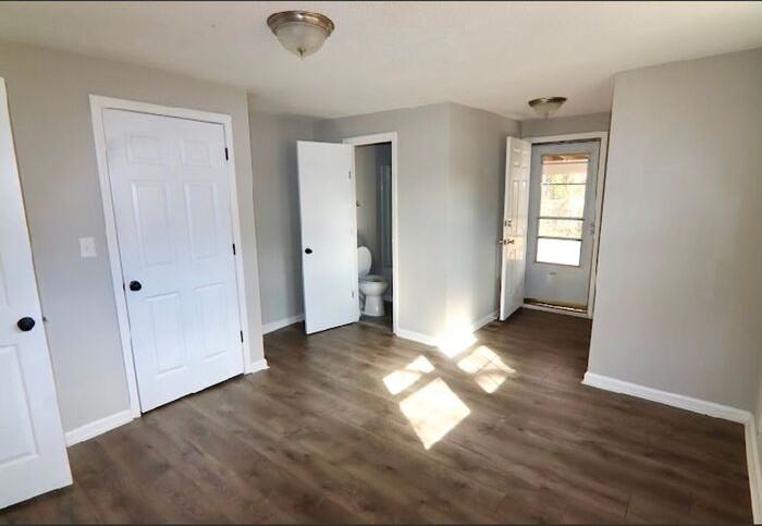 714 Broad St - Photo 7 of 8