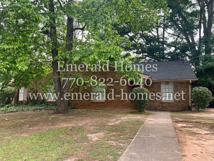 408 Charleston Ln - Photo 2 of 18