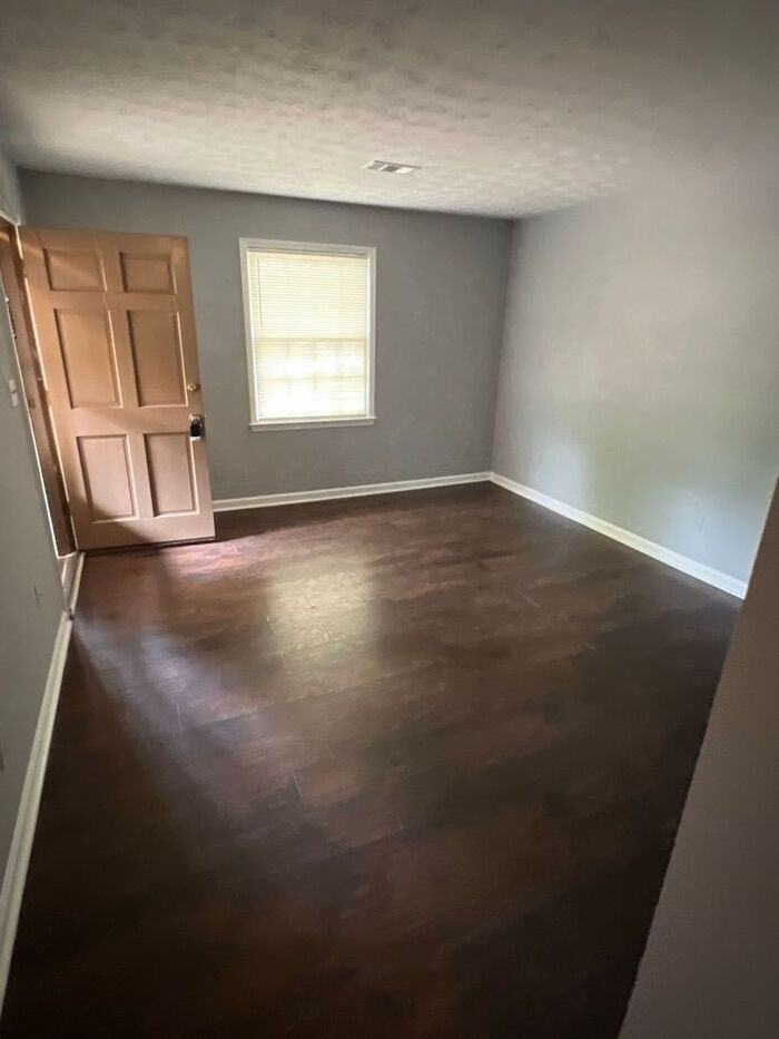 408 Charleston Ln - Photo 3 of 18