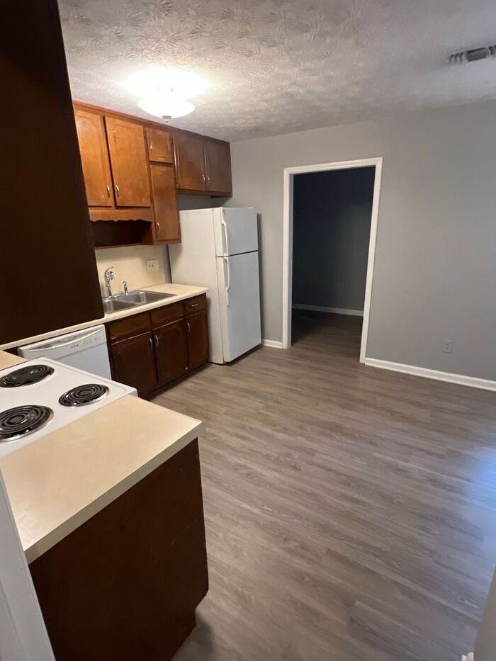 408 Charleston Ln - Photo 6 of 18