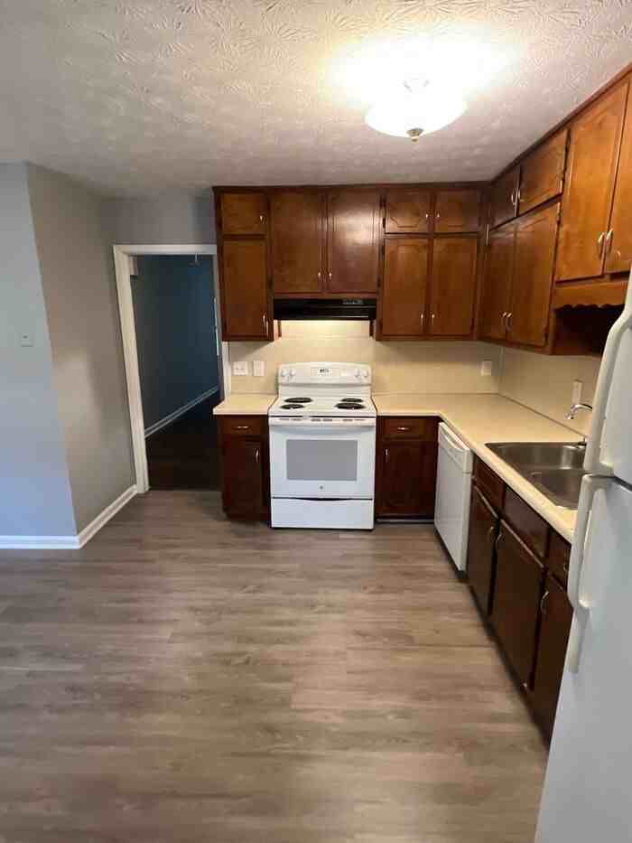 408 Charleston Ln - Photo 7 of 18