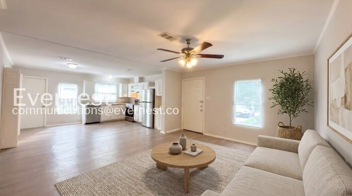 11711 Greenglen Dr - Photo 4 of 26