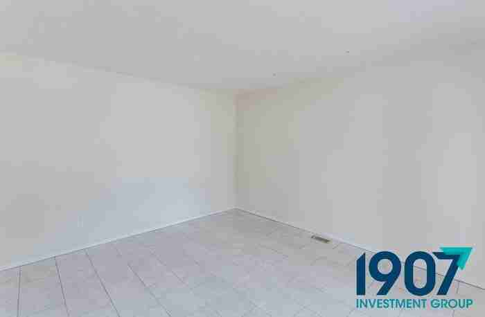 9212 S Mckinley Ave - Photo 6 of 31