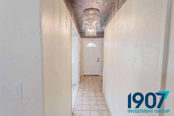 9212 S Mckinley Ave - Photo 7 of 31