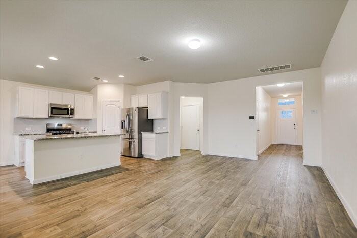 1011 Pembroke Ct - Photo 6 of 12