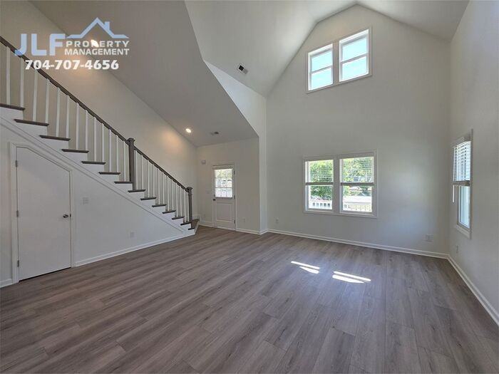 918 N Main St - Photo 2 of 23