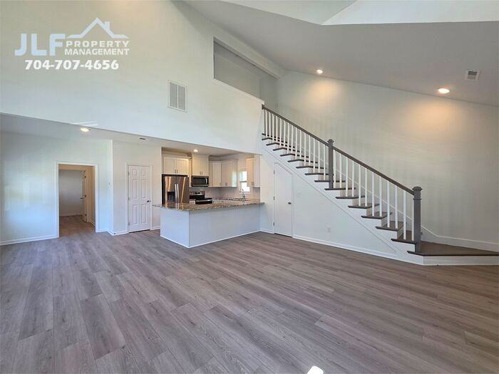 918 N Main St - Photo 3 of 23