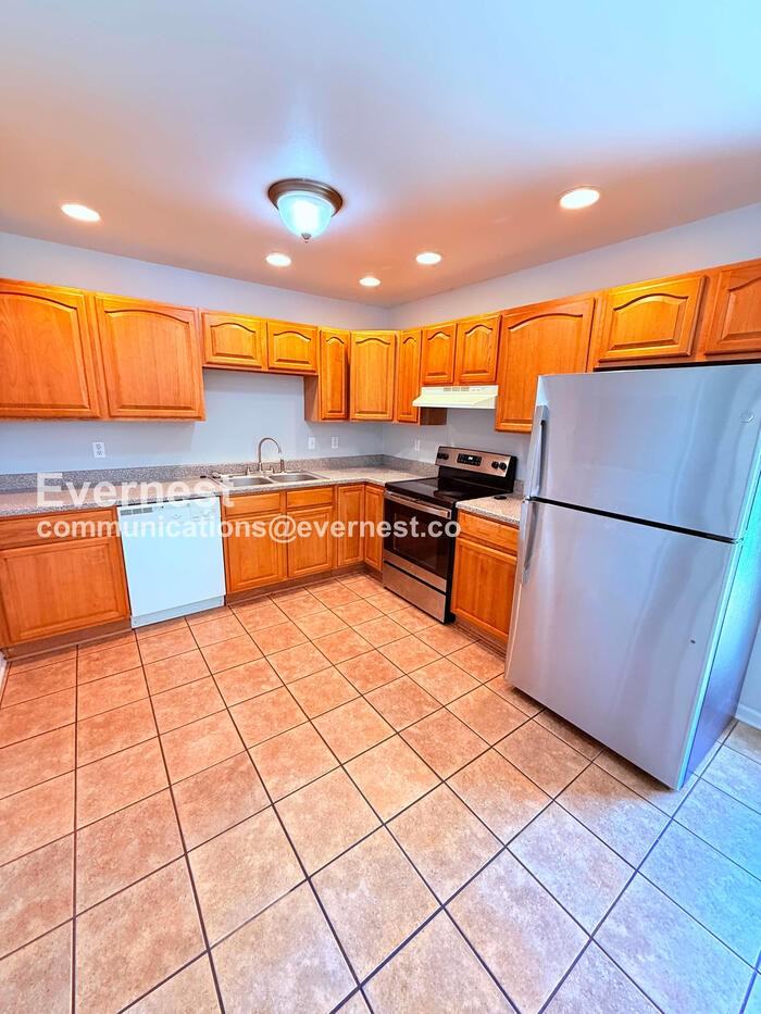 2866 Hillgate Rd - Photo 3 of 20