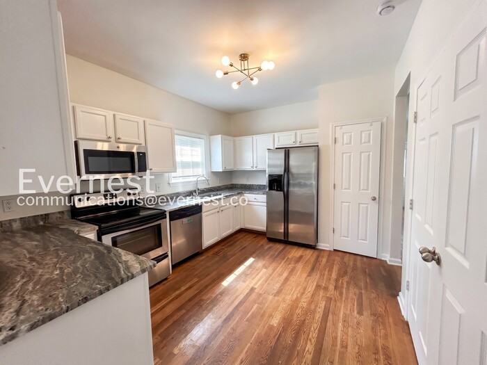 157 Little St Se - Photo 2 of 21