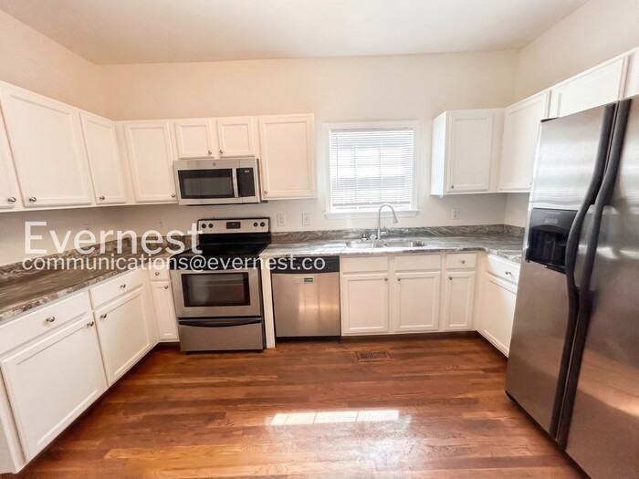 157 Little St Se - Photo 3 of 21