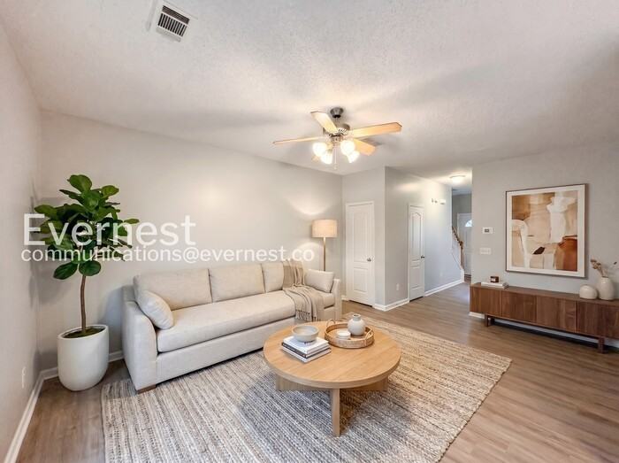 8665 Thomas Rd - Photo 3 of 24