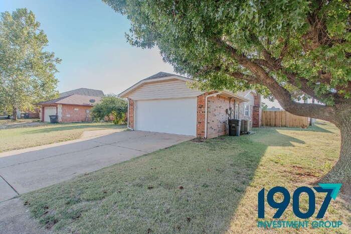 501 Post Oak Ln - Photo 3 of 26