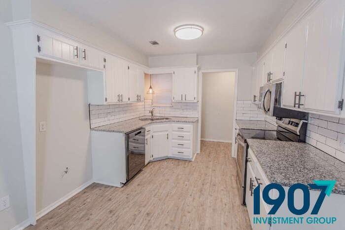 501 Post Oak Ln - Photo 4 of 26