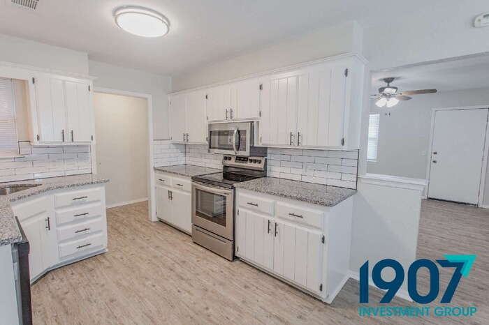 501 Post Oak Ln - Photo 6 of 26
