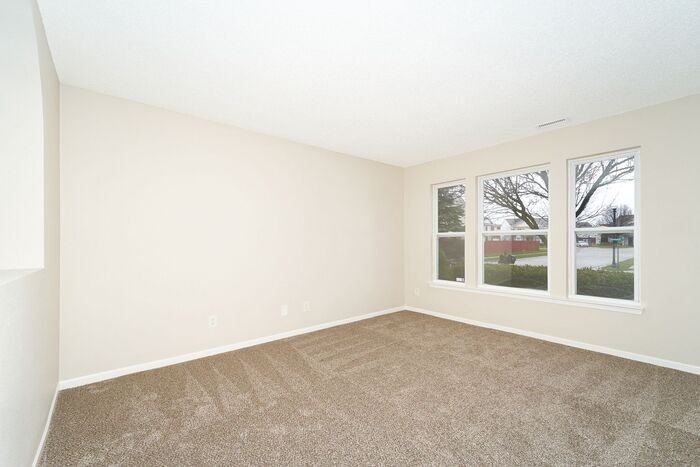 10393 Windward Dr - Photo 4 of 33