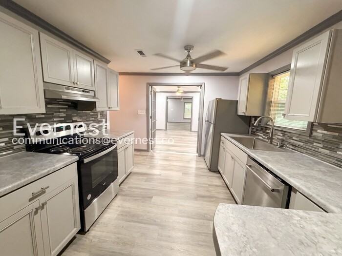 4329 Pulaski St - Photo 4 of 30